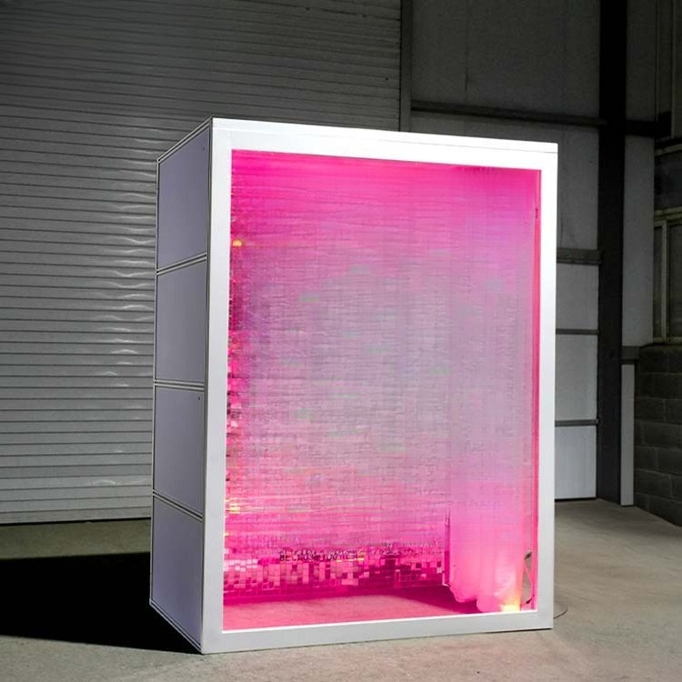 Lighting And Decor Magazine - Cabine photo en acrylique avec couverture